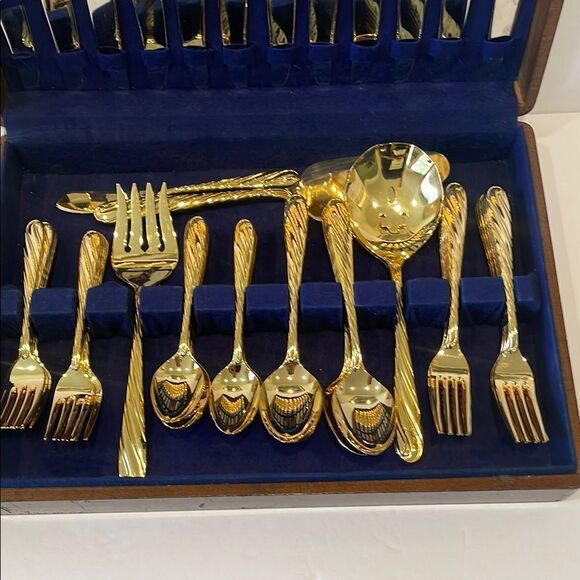 Retroneu 18/0 Japan Gold Tone Stainless Flatware Twist 66 Piece Serving for 12 - Picture 3 of 12